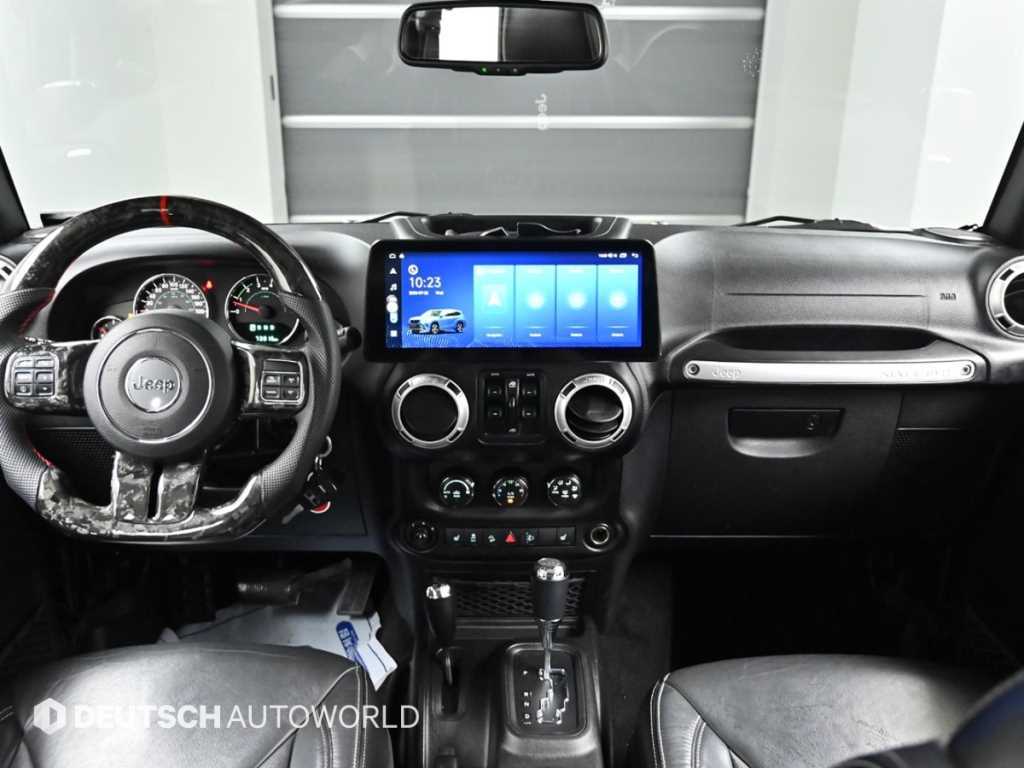 Jeep Wrangler — photo 07