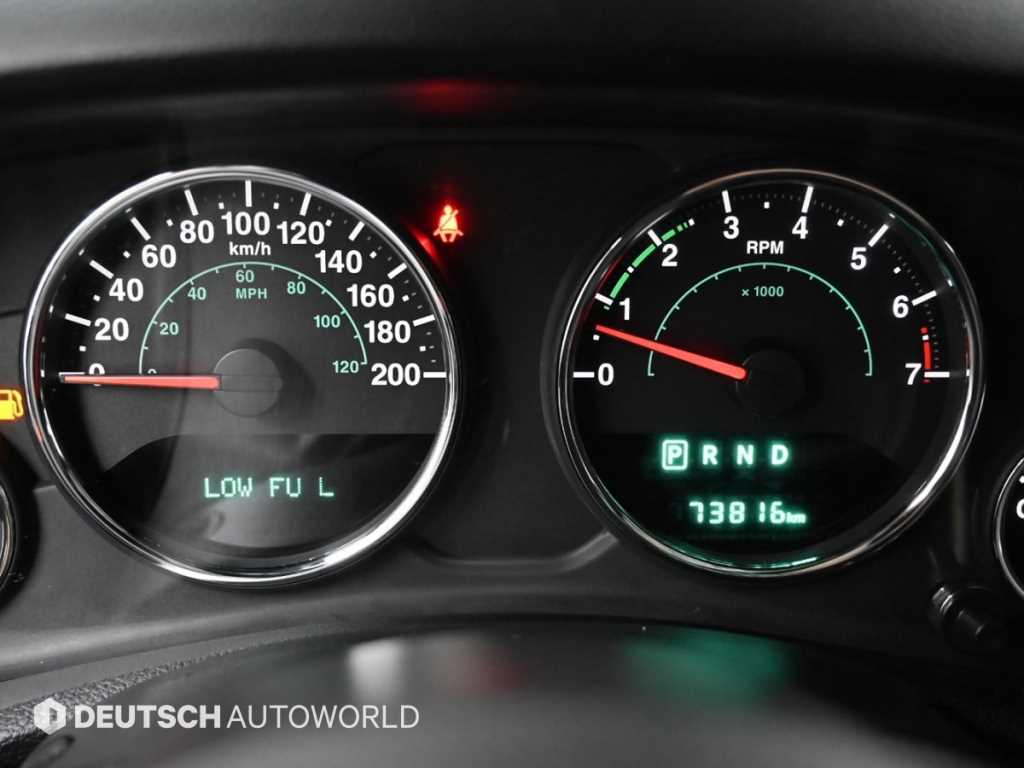 Jeep Wrangler — photo 08