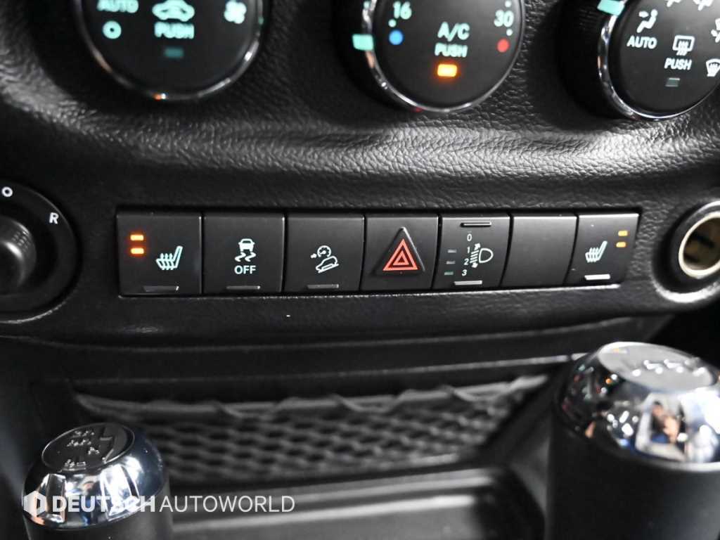 Jeep Wrangler — photo 17