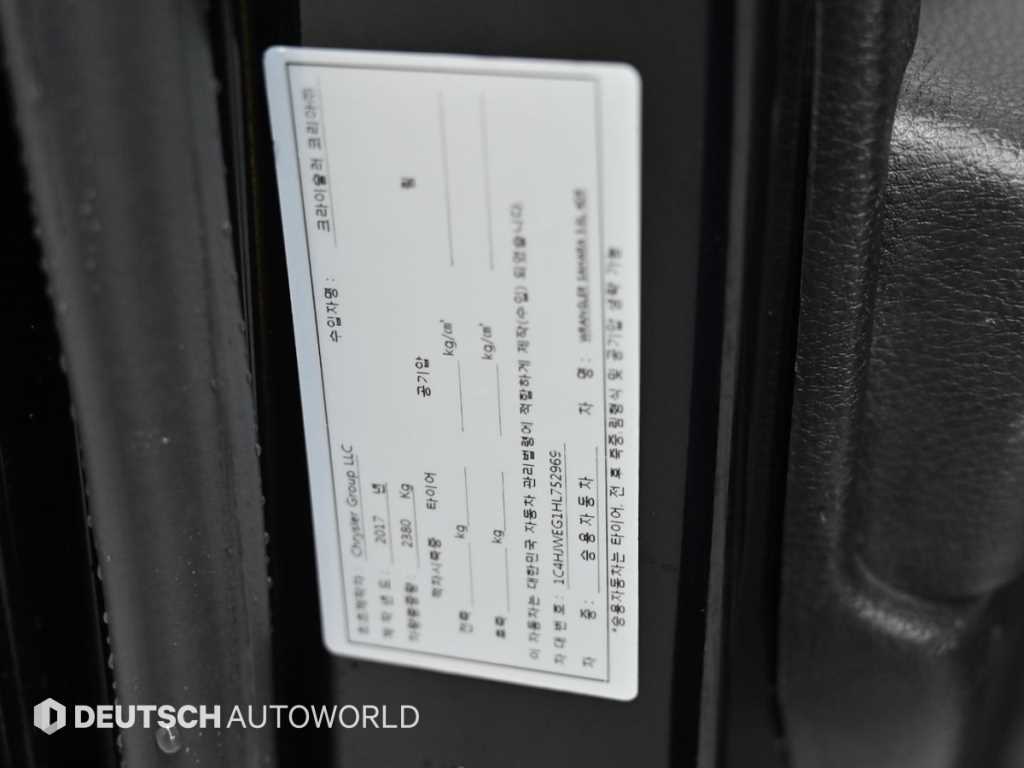 Jeep Wrangler — photo 20