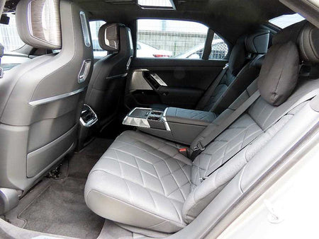 BMW 7-Series — photo 06