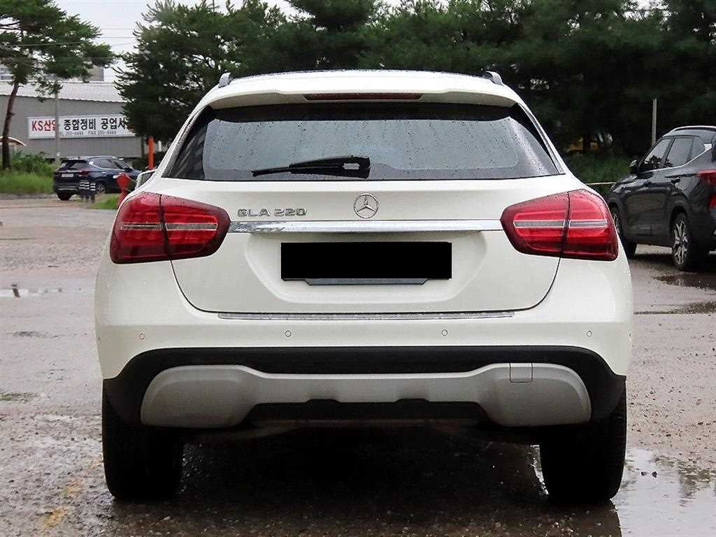 Mercedes-Benz GLA-Class — photo 04