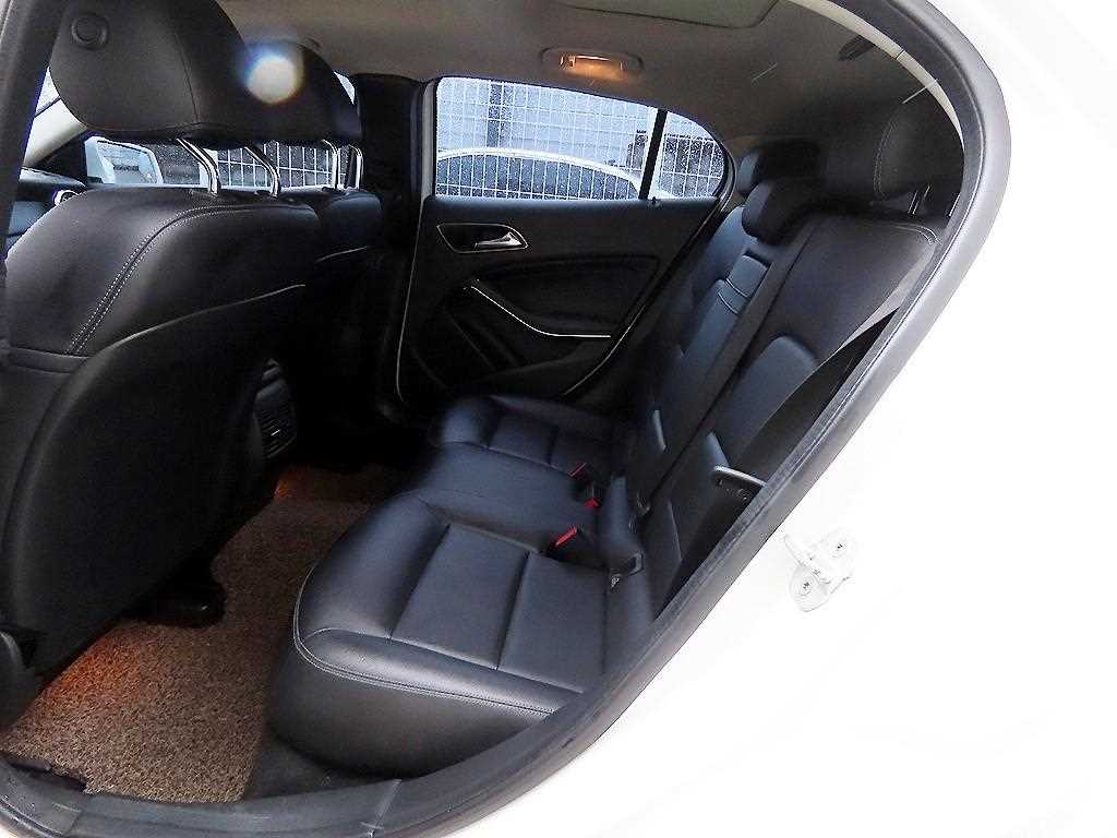 Mercedes-Benz GLA-Class — photo 06