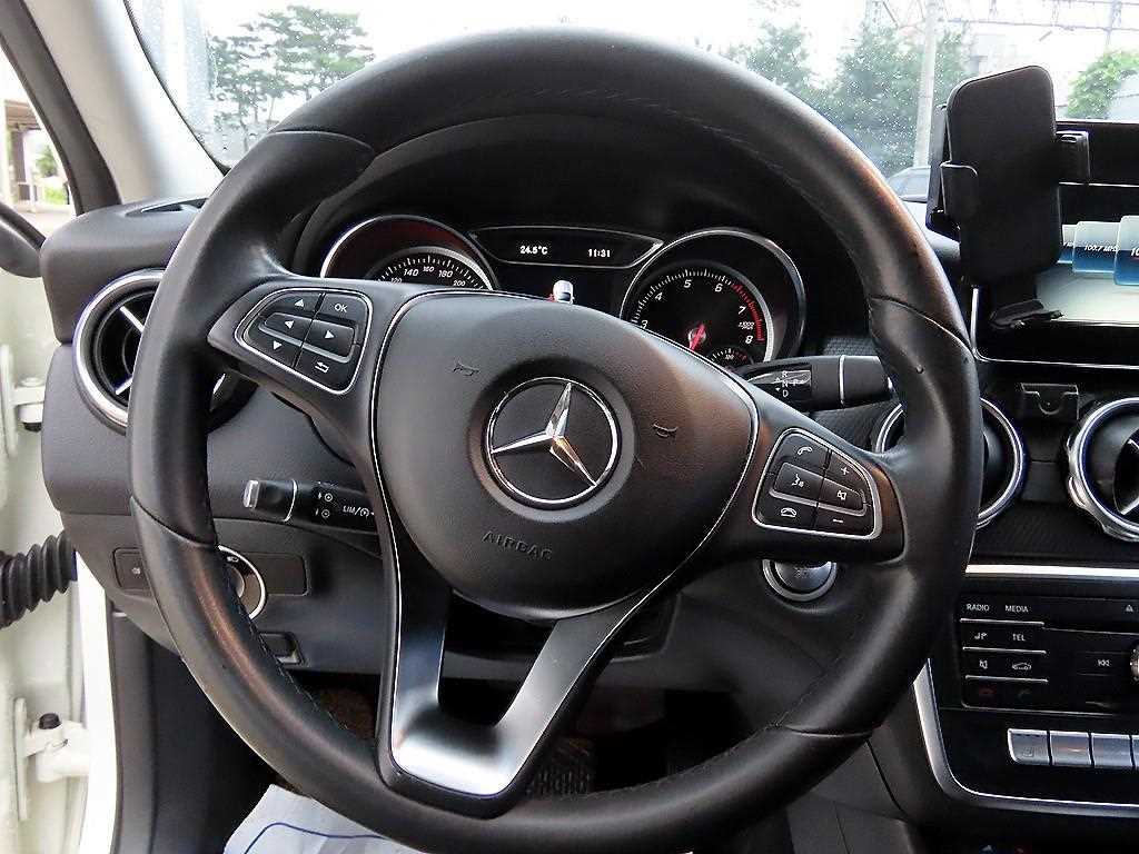 Mercedes-Benz GLA-Class — photo 08