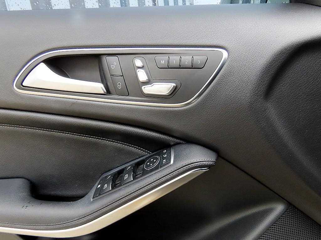 Mercedes-Benz GLA-Class — photo 11