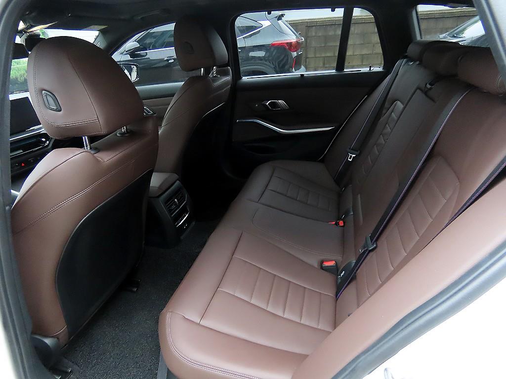 BMW 3-Series — photo 06