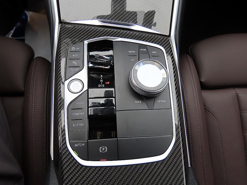 BMW 3-Series — photo 11