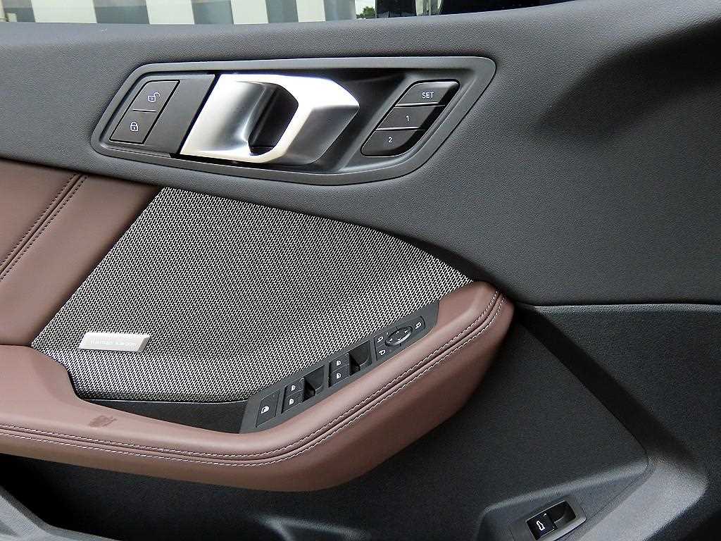 BMW 1-Series — photo 12