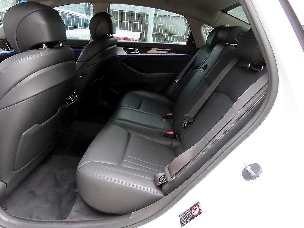 Genesis G80 — photo 06