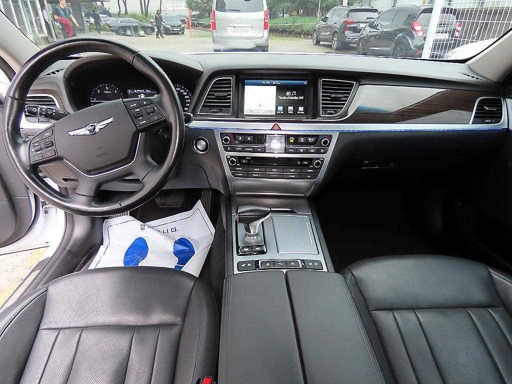 Genesis G80 — photo 07