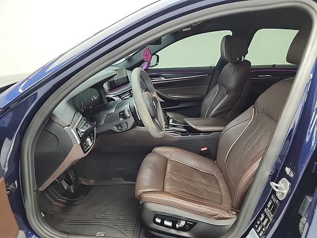 BMW 5-Series — photo 11