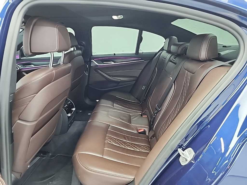BMW 5-Series — photo 12