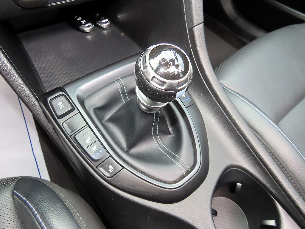 Hyundai Veloster — photo 09