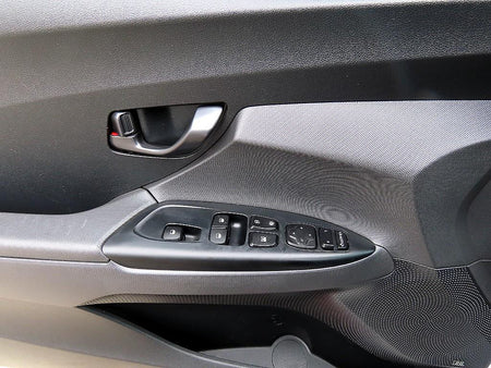 Hyundai Veloster — photo 10