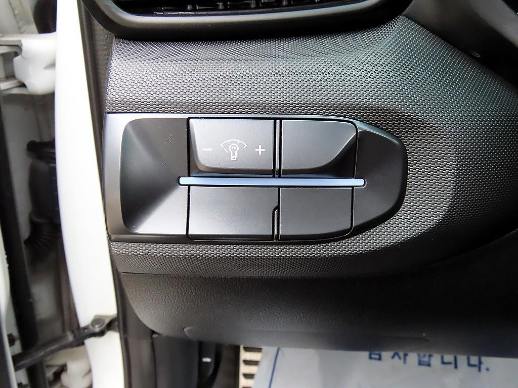 Hyundai Veloster — photo 11