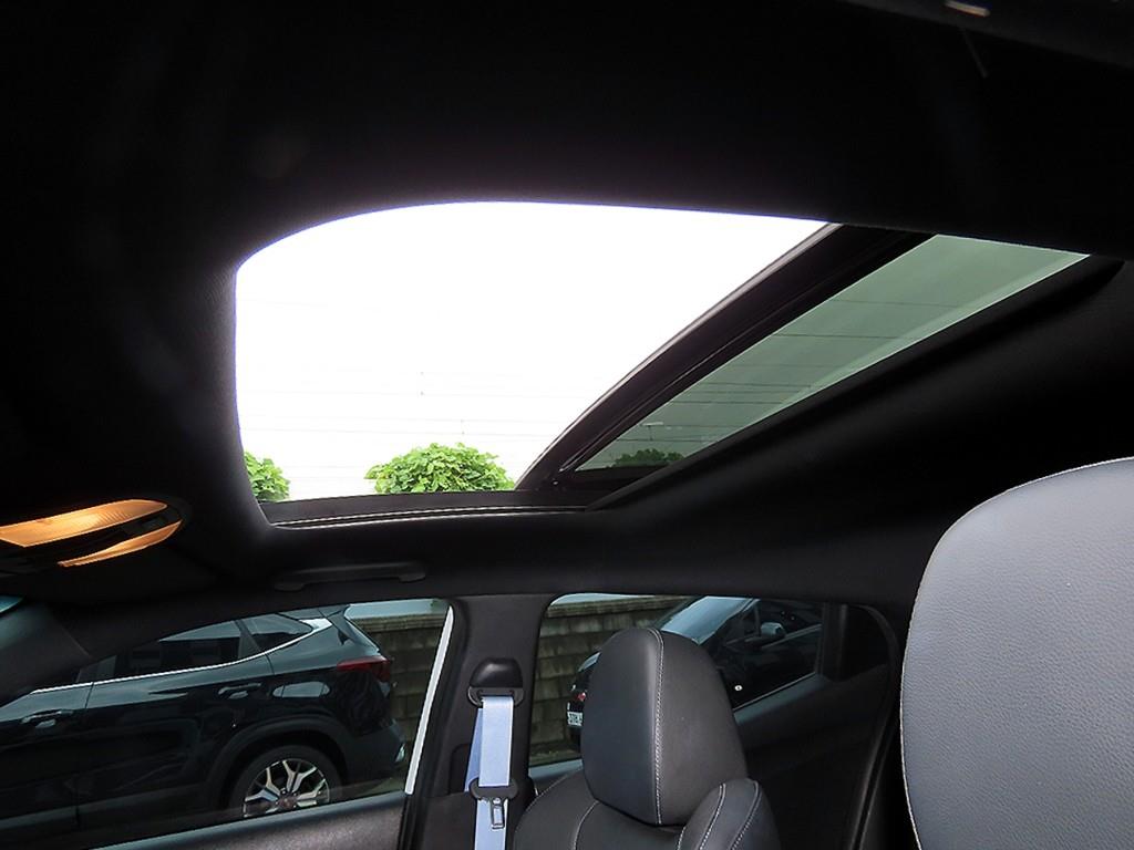 Hyundai Veloster — photo 16