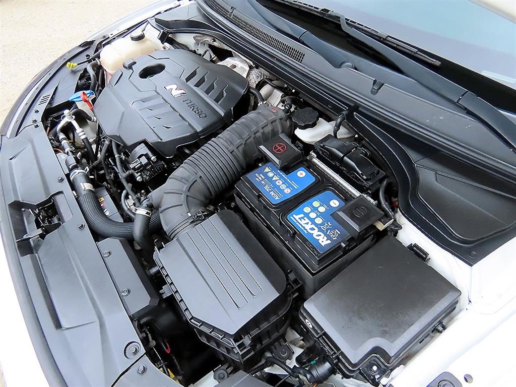 Hyundai Veloster — photo 18