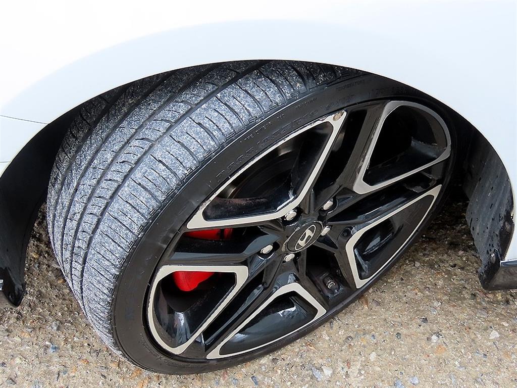 Hyundai Veloster — photo 19