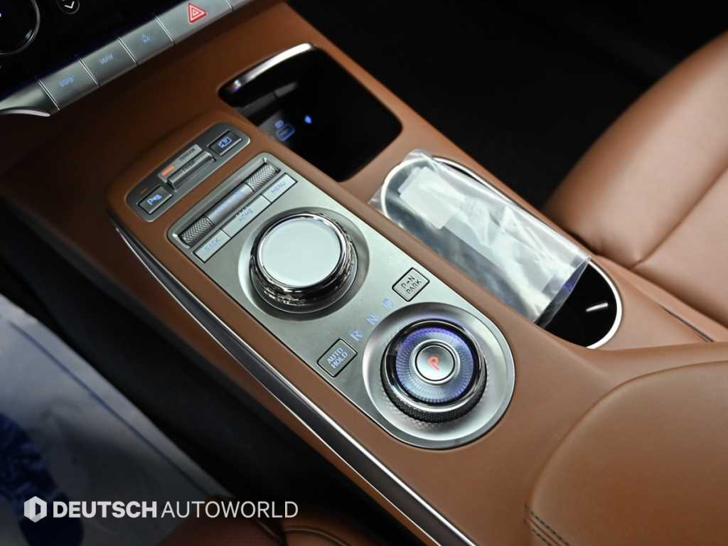 Genesis GV70 — photo 09