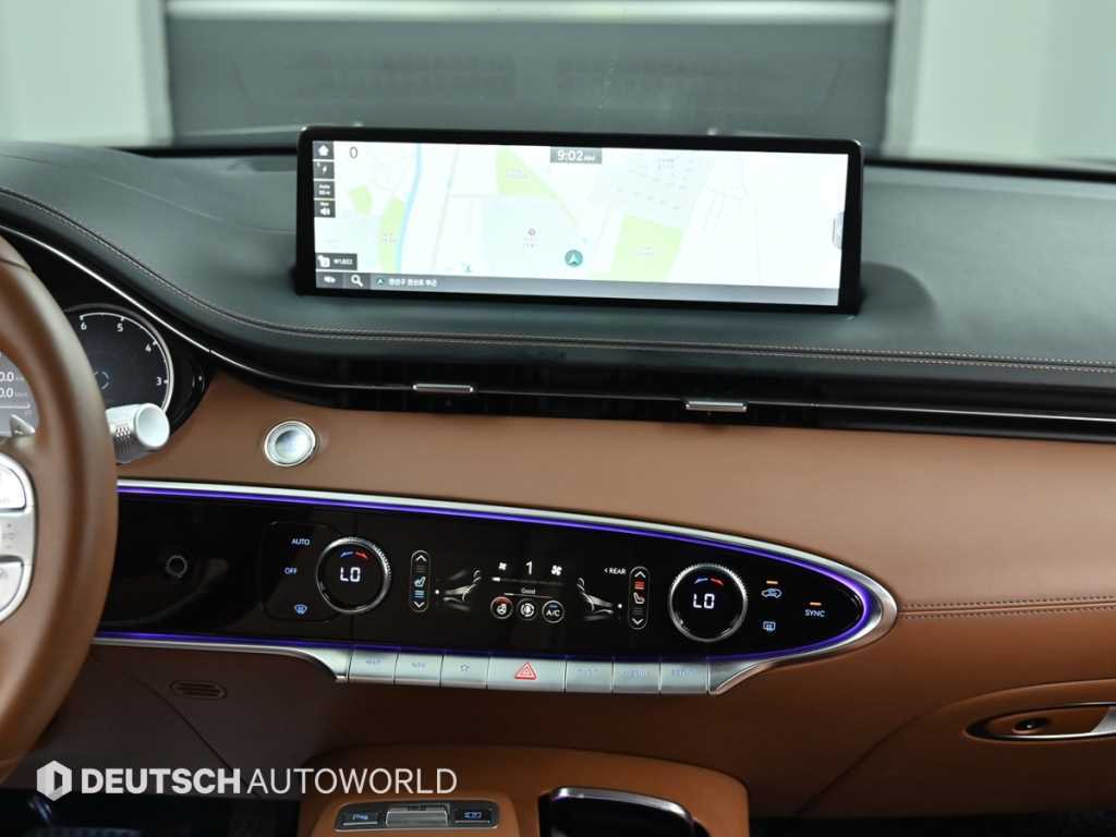 Genesis GV70 — photo 14