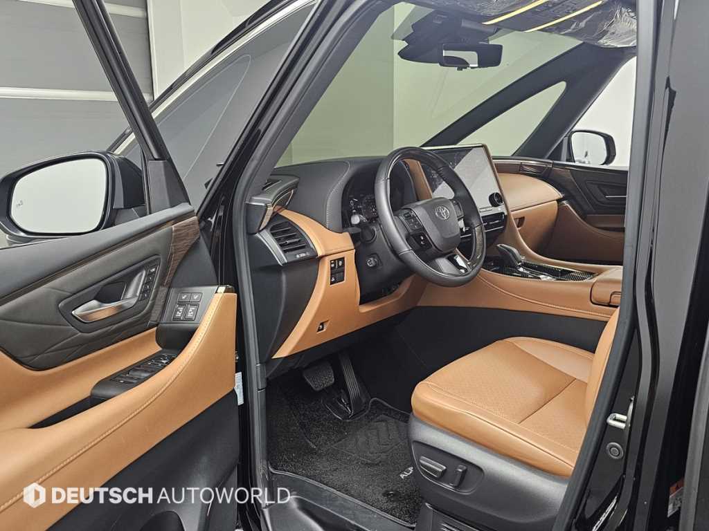 Toyota Alphard — photo 11