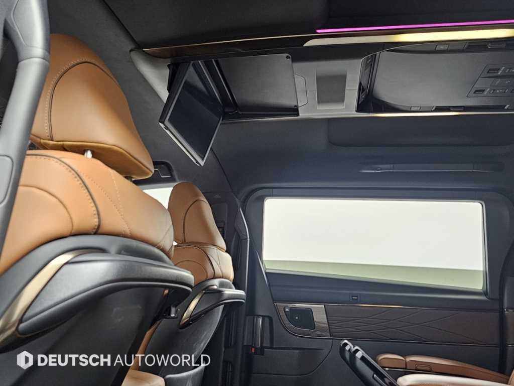 Toyota Alphard — photo 12