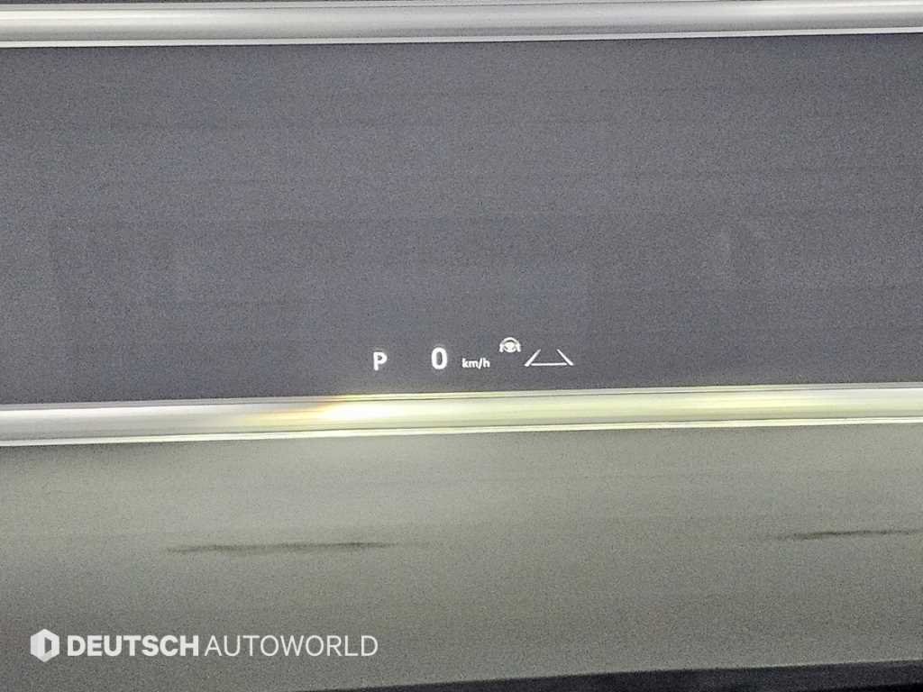 Toyota Alphard — photo 17