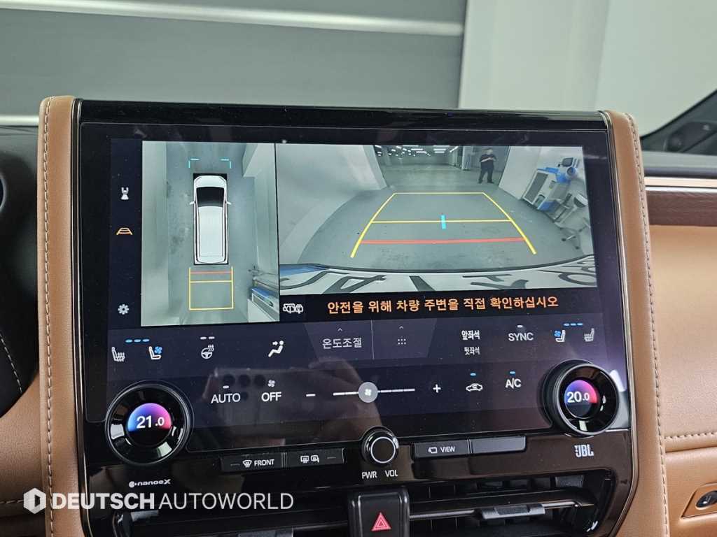 Toyota Alphard — photo 18