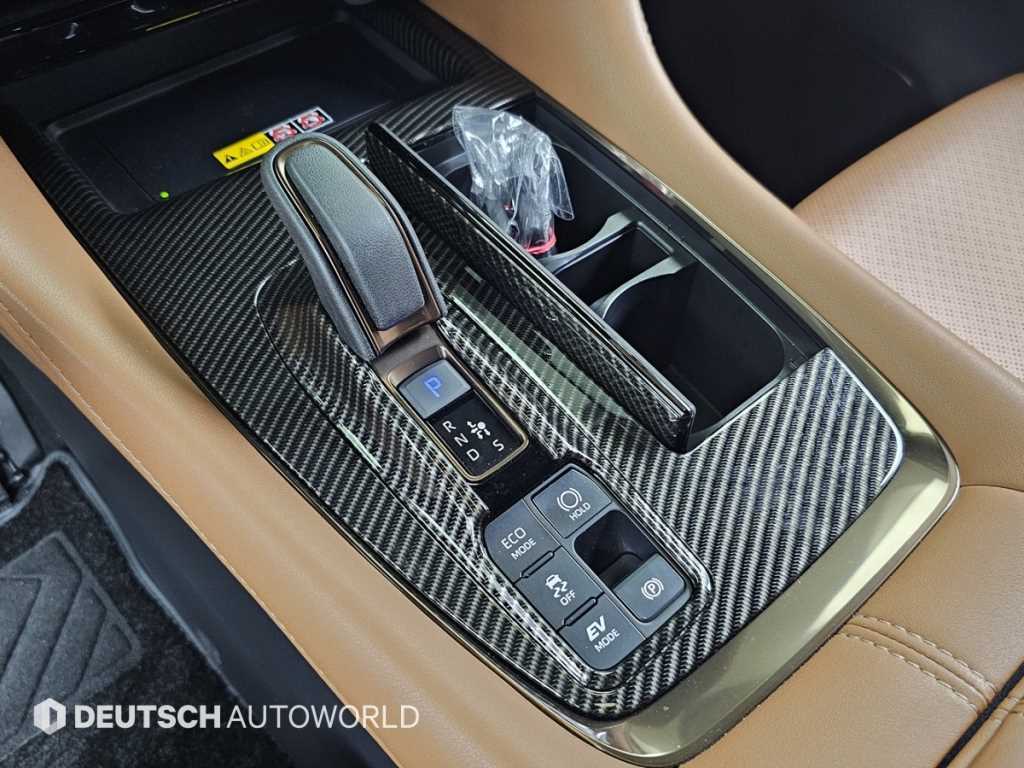Toyota Alphard — photo 19