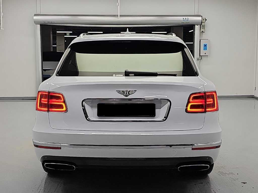 Bentley Bentayga — photo 02