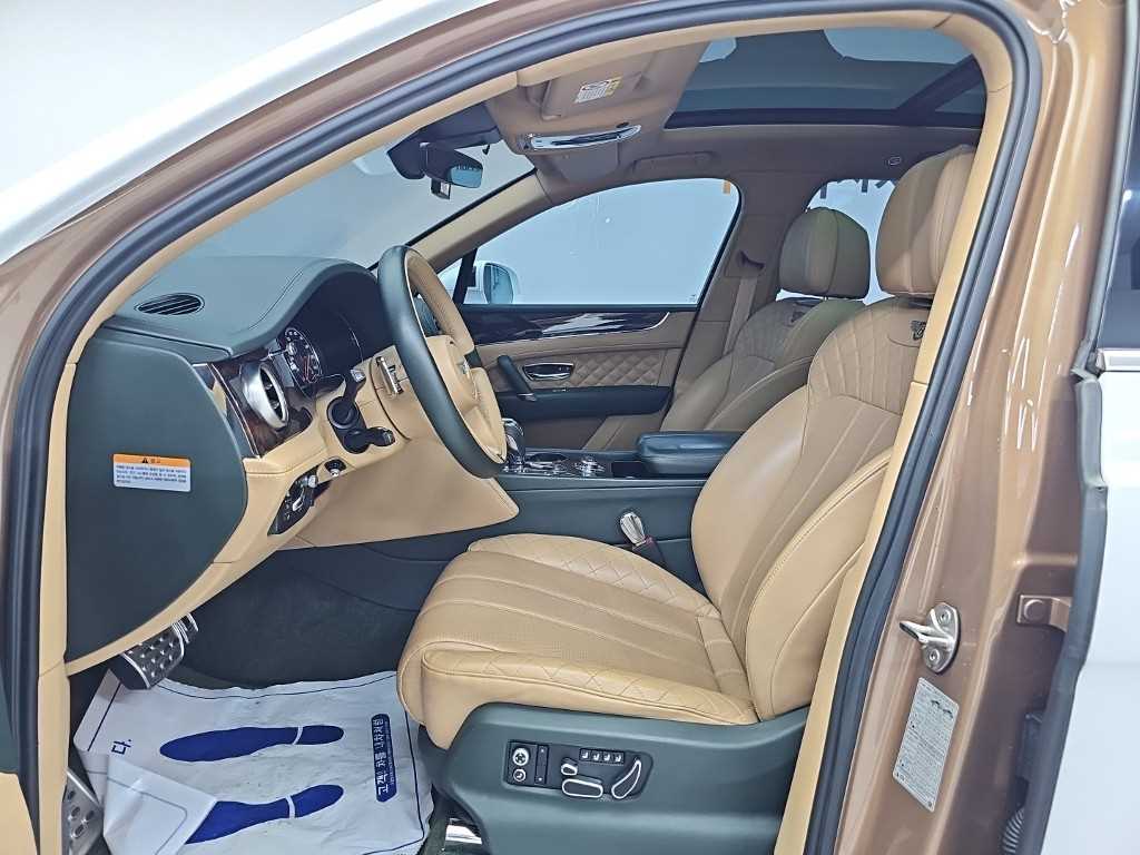 Bentley Bentayga — photo 11