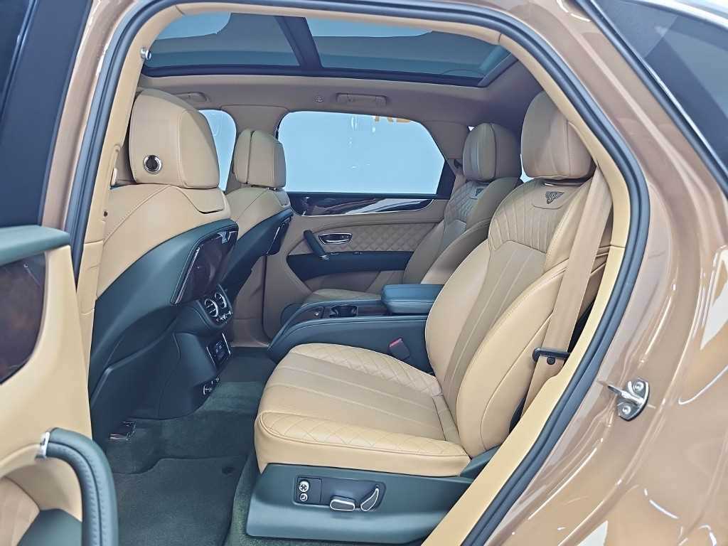 Bentley Bentayga — photo 12