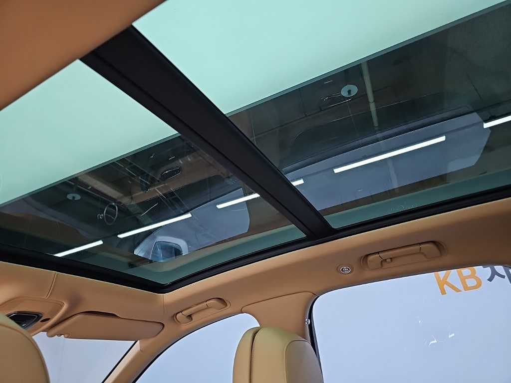 Bentley Bentayga — photo 15