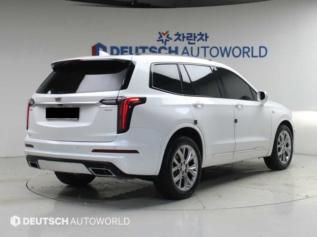 Cadillac XT6 — photo 02