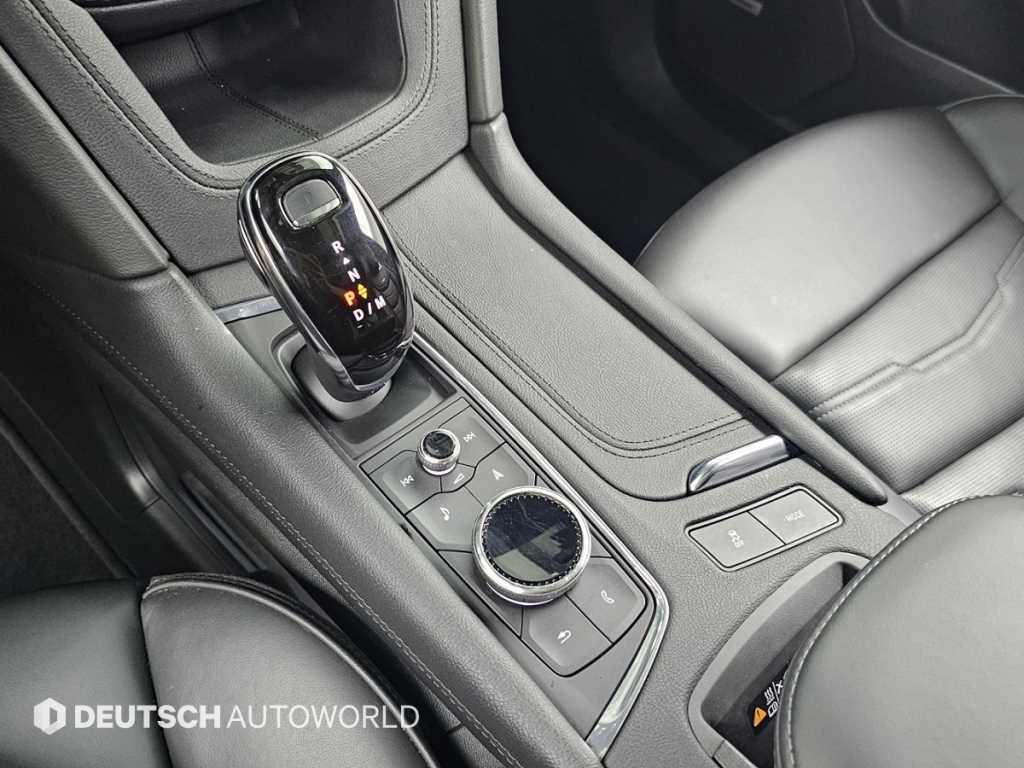 Cadillac XT6 — photo 09