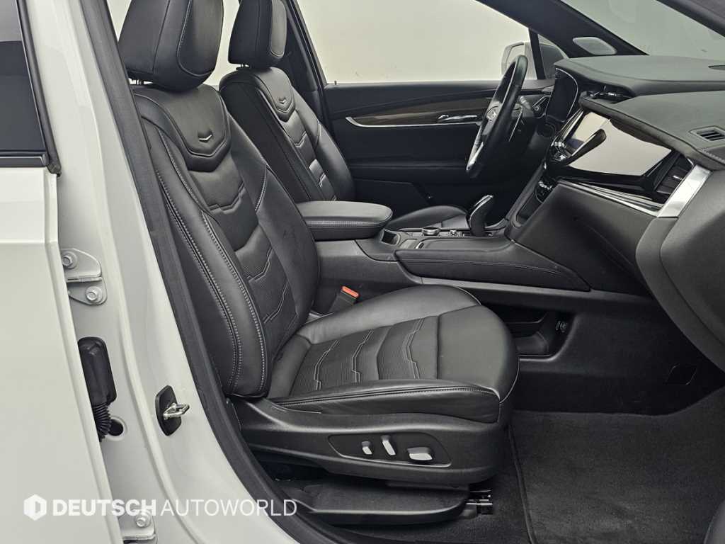 Cadillac XT6 — photo 10