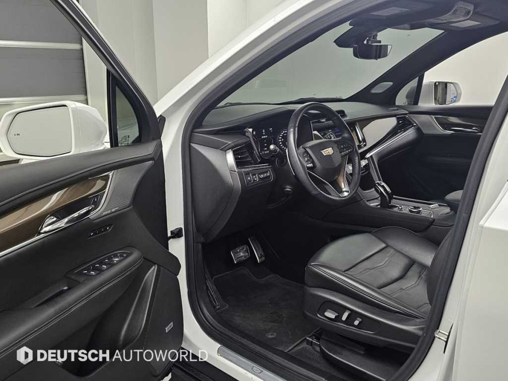 Cadillac XT6 — photo 11