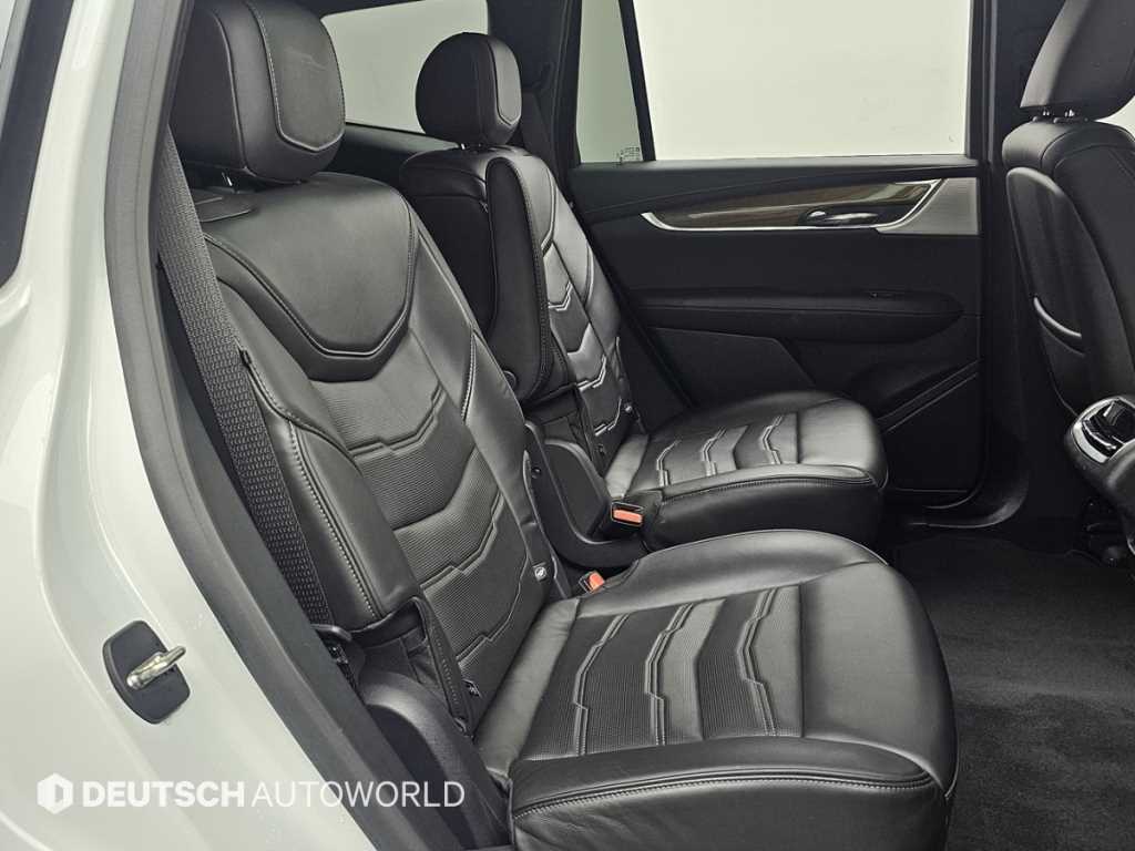 Cadillac XT6 — photo 12