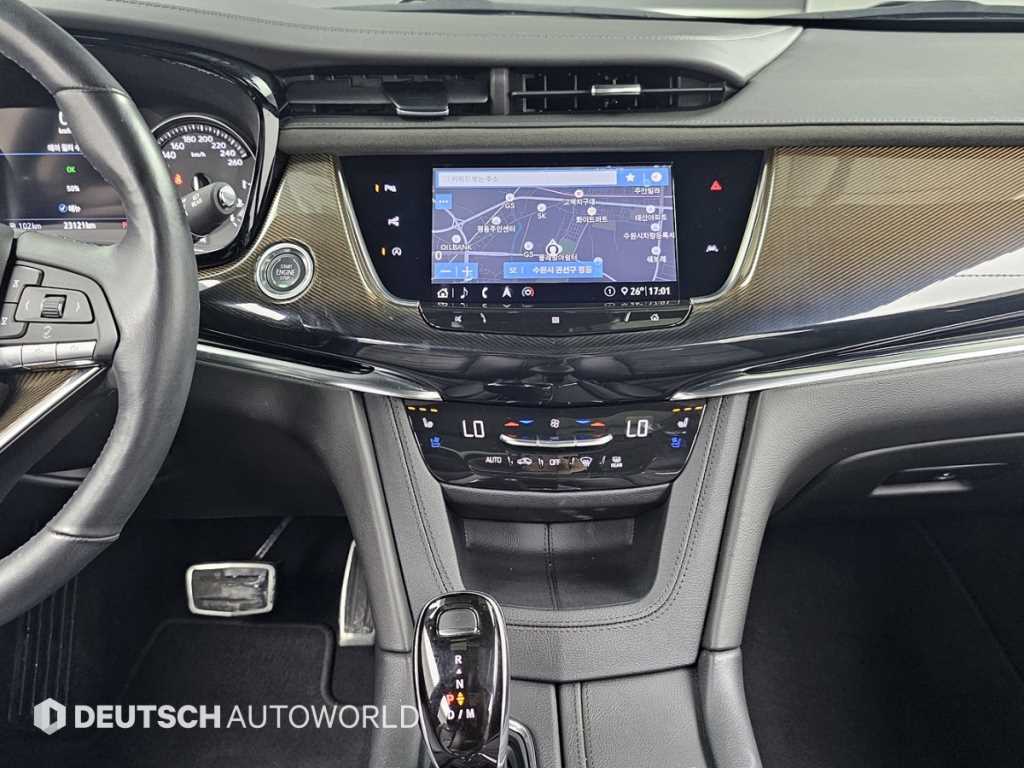 Cadillac XT6 — photo 14
