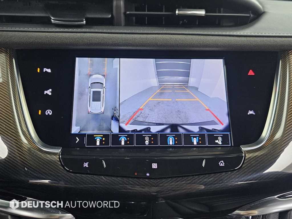 Cadillac XT6 — photo 15