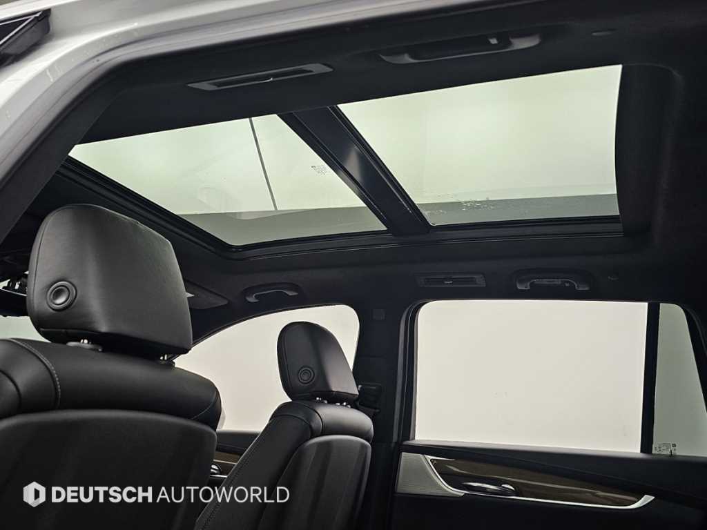 Cadillac XT6 — photo 18