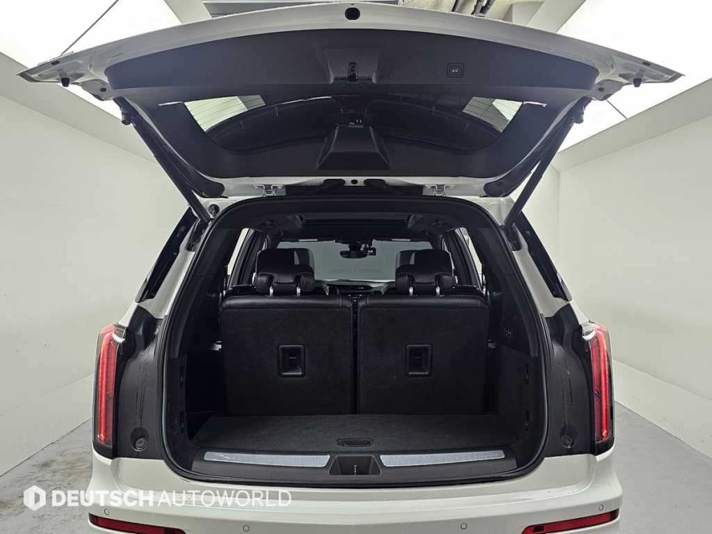 Cadillac XT6 — photo 19