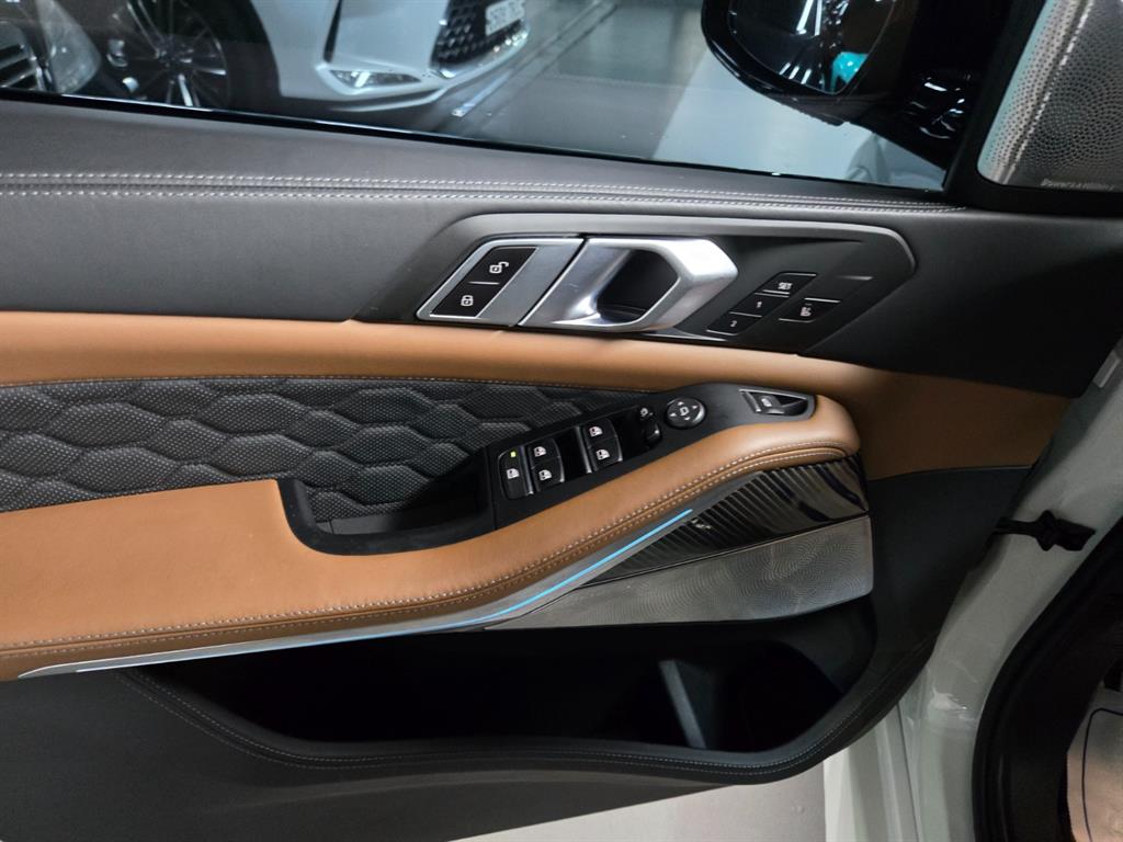 BMW X5M — photo 12