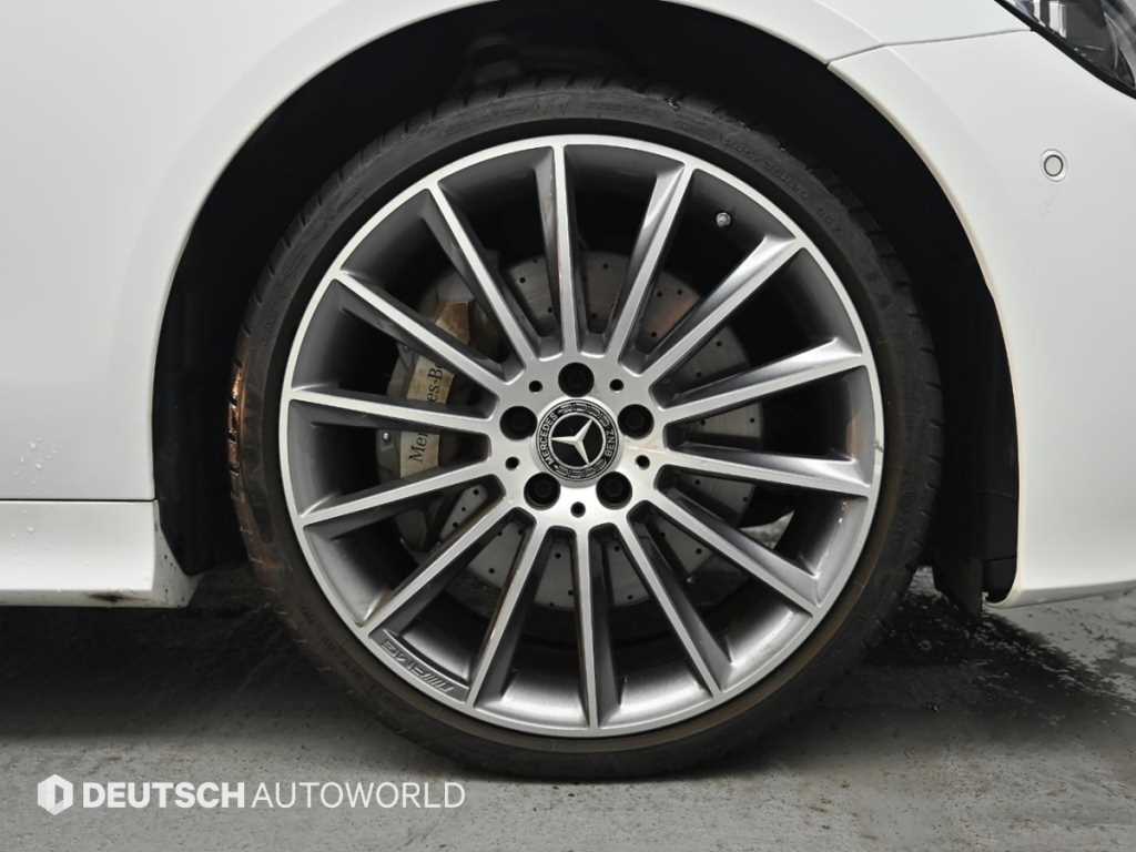 Mercedes-Benz E-Class — photo 06