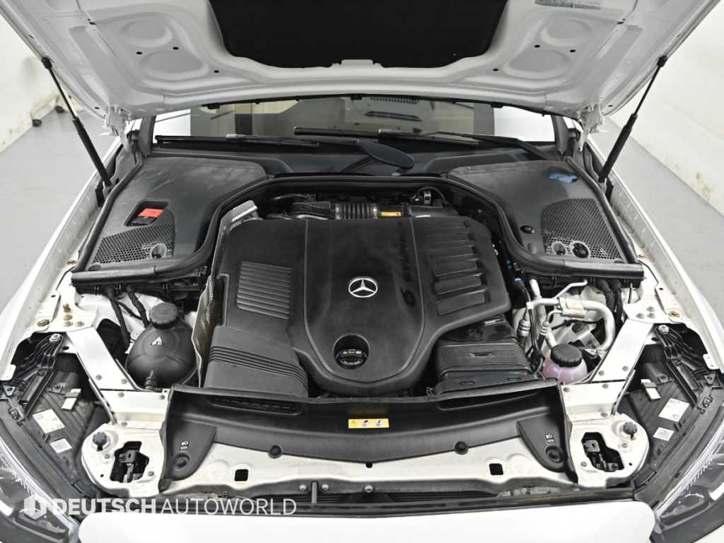 Mercedes-Benz E-Class — photo 07
