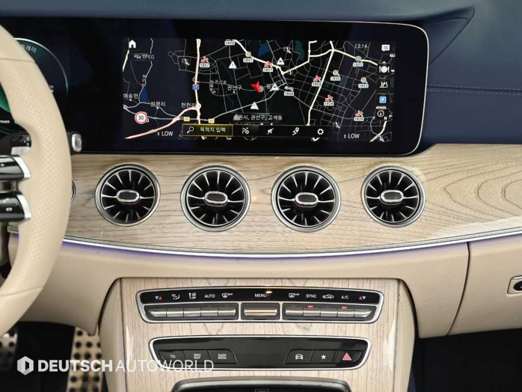 Mercedes-Benz E-Class — photo 14