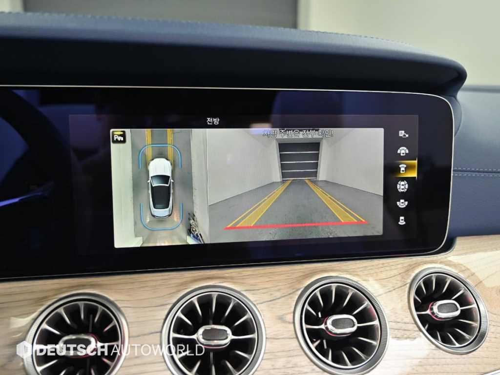 Mercedes-Benz E-Class — photo 15