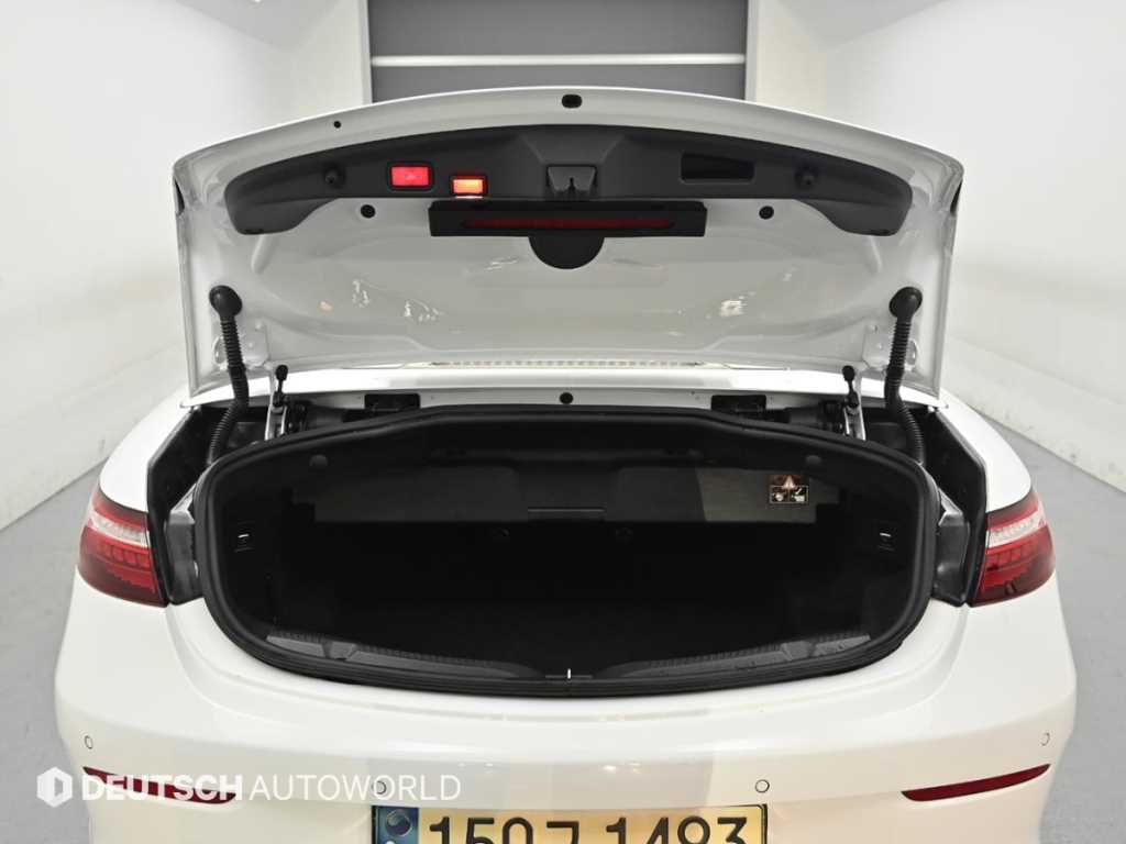 Mercedes-Benz E-Class — photo 18