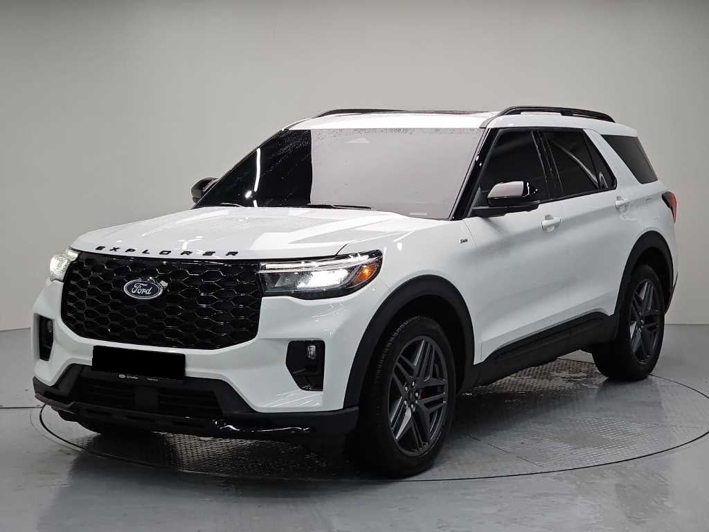 Ford Explorer — photo 01