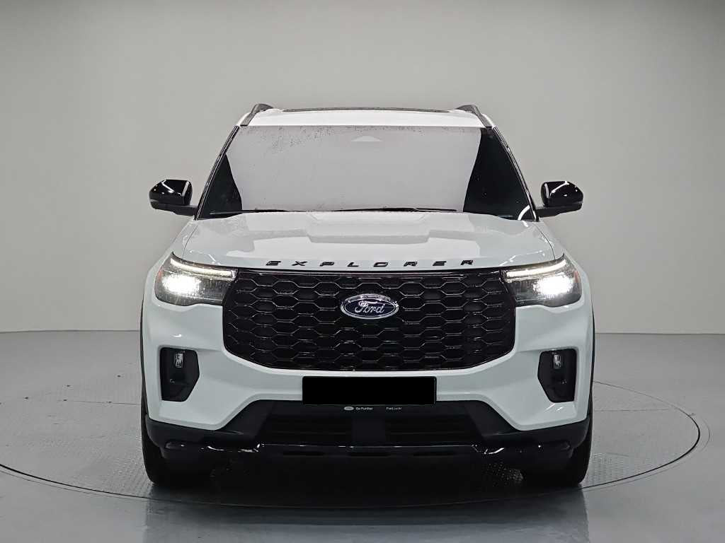 Ford Explorer — photo 02